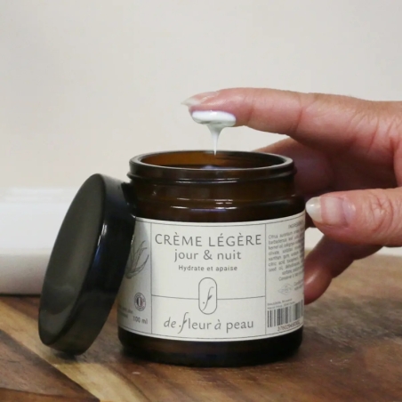 Crème visage légère jour & nuit aux 9 ingrédients actifs - MyCosmetik | EticStories